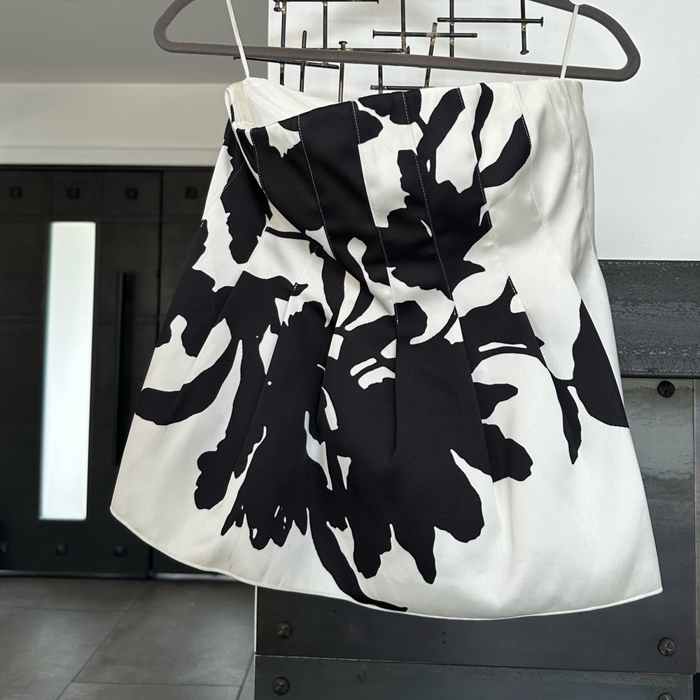 Cameo Collective Strapless Printed Top w Built On Bra sz M